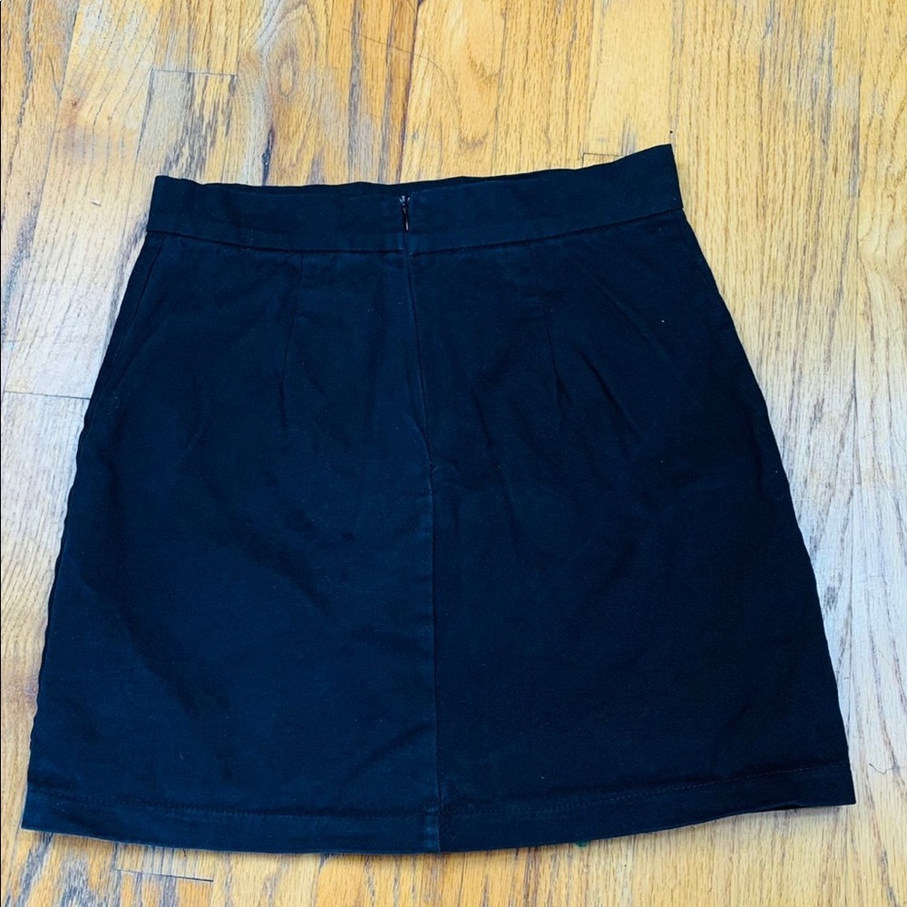 Simple‎ skirt - Picture 3 of 3